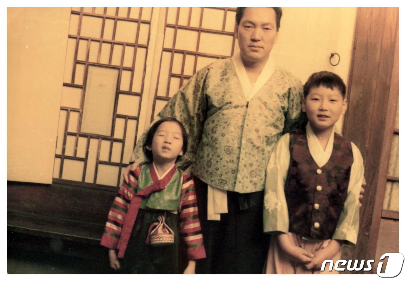 본문 이미지 - 윤석열 국민의힘 대통령 후보가 제20대 대한민국 대통령에 당선됐다. '정의와 공정'을 앞세운 윤 당선인은 앞으로 5년간 대한민국의 국정을 수행하게 된다. 사진은 윤 후보의 초등학생 시절 사진. (국민의힘 제공) 2022.3.10/뉴스1