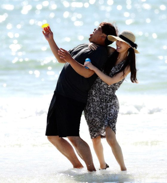 Bae Ji-hyun strangling Ryu Hyun-jin at the Florida beach Hwang