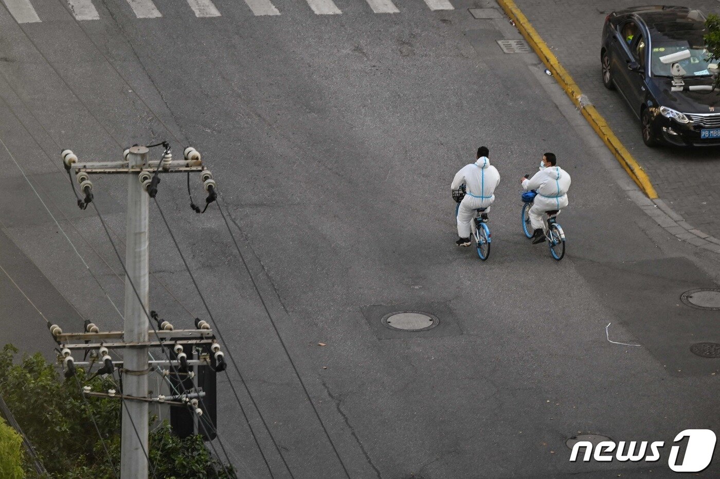 본문 이미지 - 지난 4월 코로나19 전면 봉쇄령이 내려진 중국 상하이의 텅 빈 거리. ⓒ AFP=뉴스1 ⓒ News1 우동명 기자