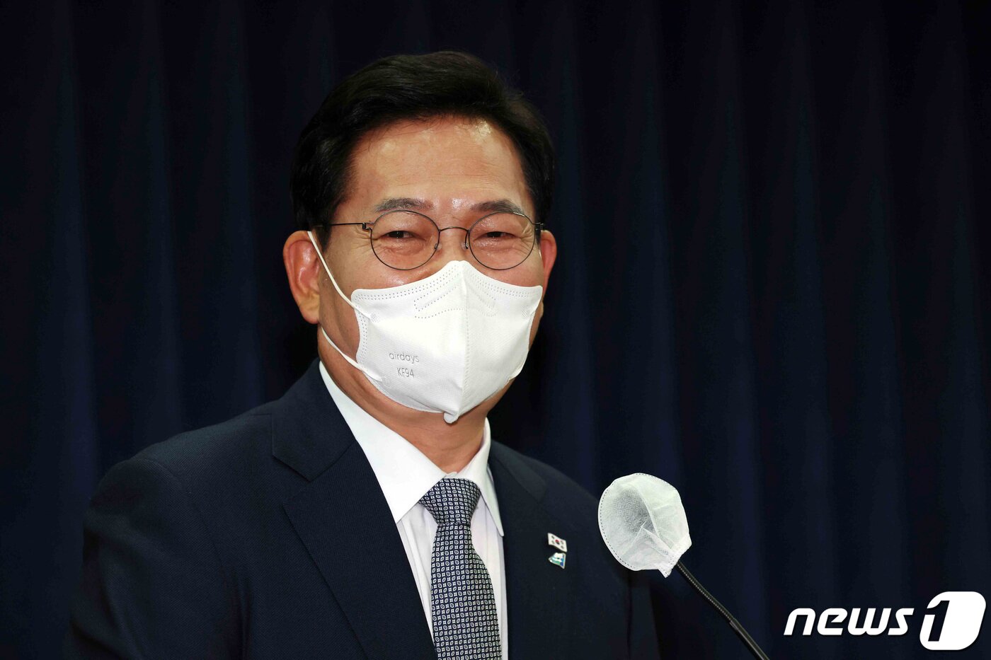 본문 이미지 - 송영길 더불어민주당 전 대표가 10일 서울 여의도 국회의원회관에서 기자간담회를 열고 서울시장 출마 배경에 대해 설명하고 있다. 2022.4.10/뉴스1 ⓒ News1 이재명 기자