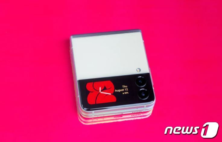 본문 이미지 - 갤럭시Z플립4 예상 이미지(IT매체 '씨넷' 갈무리)ⓒ 뉴스1