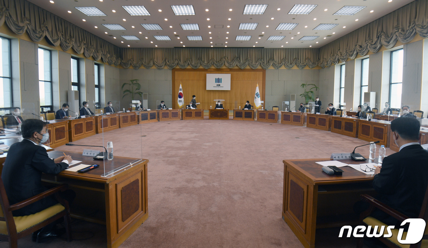 (서울=뉴스1) 안은나 기자 = 11일 서울 서초동 대검찰청에서 김오수 검찰총장 주재로 전국 검사장 회의가 진행되고 있다.김 총장은 모두발언을 통해 더불어민주당의 '검수완박(검찰수 …