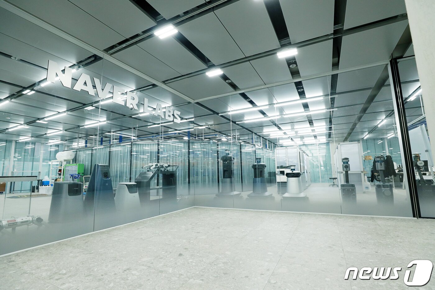 본문 이미지 - 네이버 1784 내 네이버랩스 로봇연구공간. (사진제공=네이버)ⓒ 뉴스1