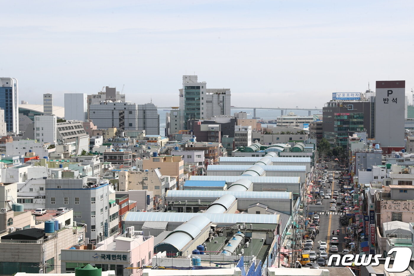 본문 이미지 - 2021년 부산 중구 국제시장 일대 모습.(중구 제공)ⓒ 뉴스1