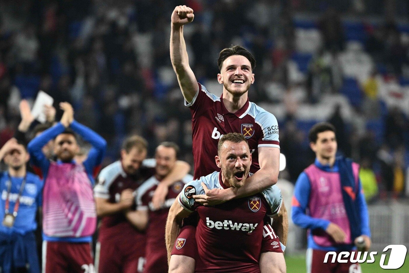 본문 이미지 - 유유럽축구연맹(UEFA) 유로파리그 준결승에 오른 웨스트햄. ⓒ AFP=뉴스1