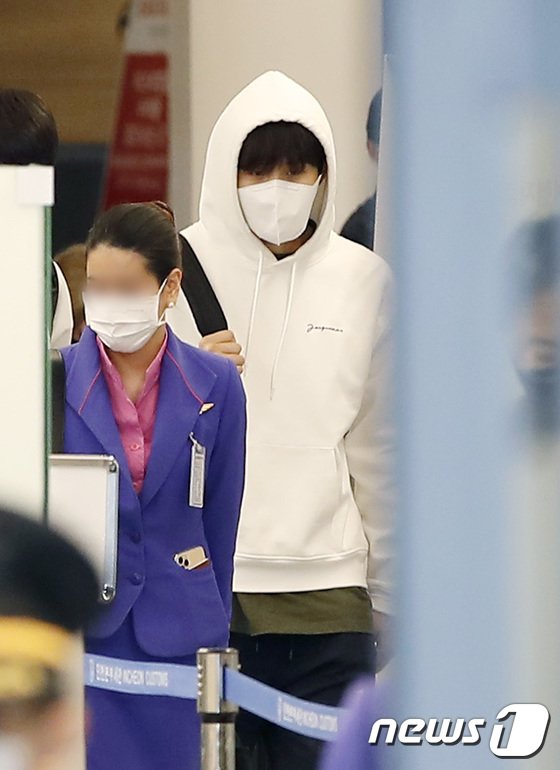 Ким Сон Хо был замечен в аэропорту Инчхон, возвращаясь из Таиланда