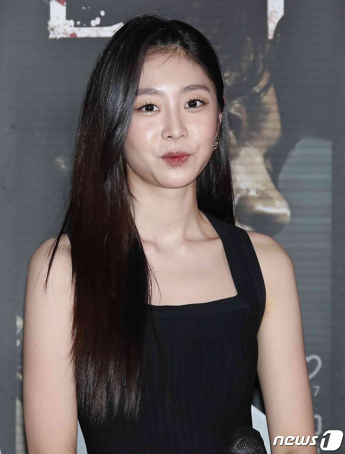 러블리즈 출신 배우 서지수가 18일 오후 서울 강남구 코엑스에서 열린 '서울괴담' 언론시사회에서 매력을 발산하고 있다. 서울괴담‘은 복수, 욕망, 저주에서 시작된 죽음보다 더한 공포를 선사하는 괴이하고 기이한 10가지 이야기를 다룬 옴니버스이다. 2022.4.18/뉴스1 © News1 권현진 기자