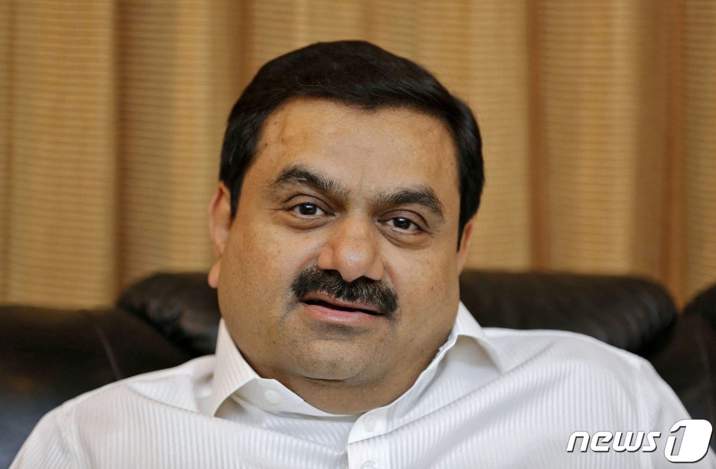 본문 이미지 - 고탐 아다니 인도 아다니 그룹 회장이 로이터와 인터뷰를 하고 있다. ⓒ 로이터=뉴스1 ⓒ News1 박형기 기자