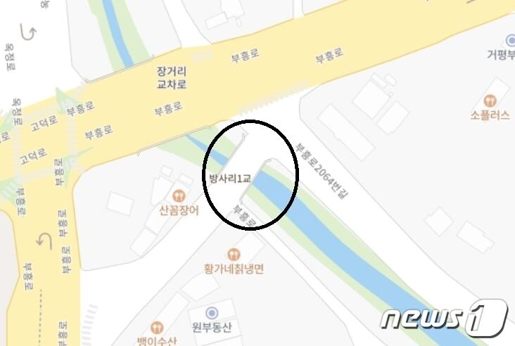 본문 이미지 - '네이버지도'에 '방사리1교'라고 잘못 표기된 경기 양주시 장거리교차로 인근 '광사리1교'의 모습. 지도상에는 차량 통행이 가능한 것으로 나오지만 실제로는 불가능한 상태다. ⓒ 뉴스1