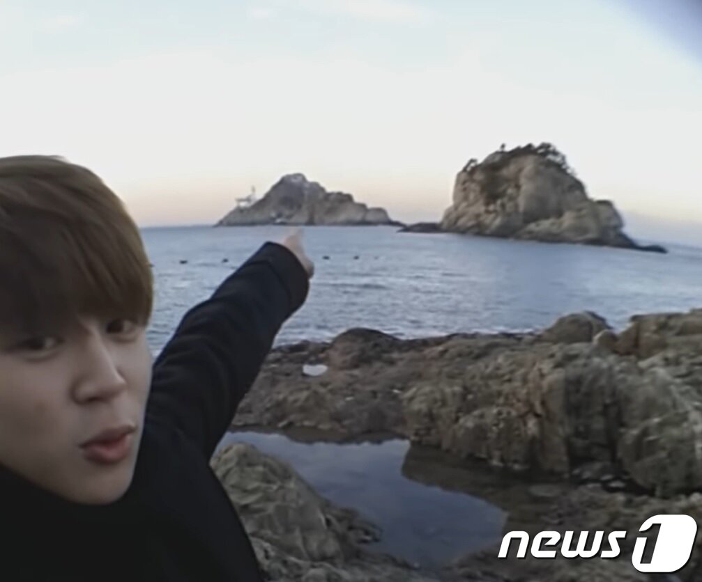 본문 이미지 - 2015년 1월 BTS 지민이 부산 남구 오륙도를 방문한 모습.(유튜브 'BANGTANTV' 영상 캡처) ⓒ 뉴스1