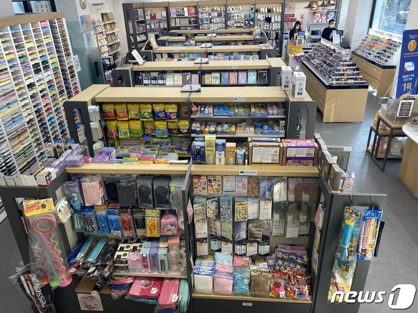 본문 이미지 - 모닝글로리 본사 1층 매장 전경 ⓒ 뉴스1 신윤하 기자