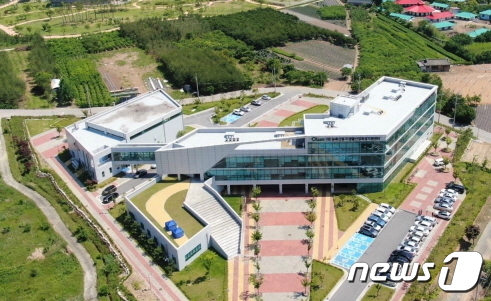 전북대 농축산용미생물산업육성지원센터 전경.© 뉴스1