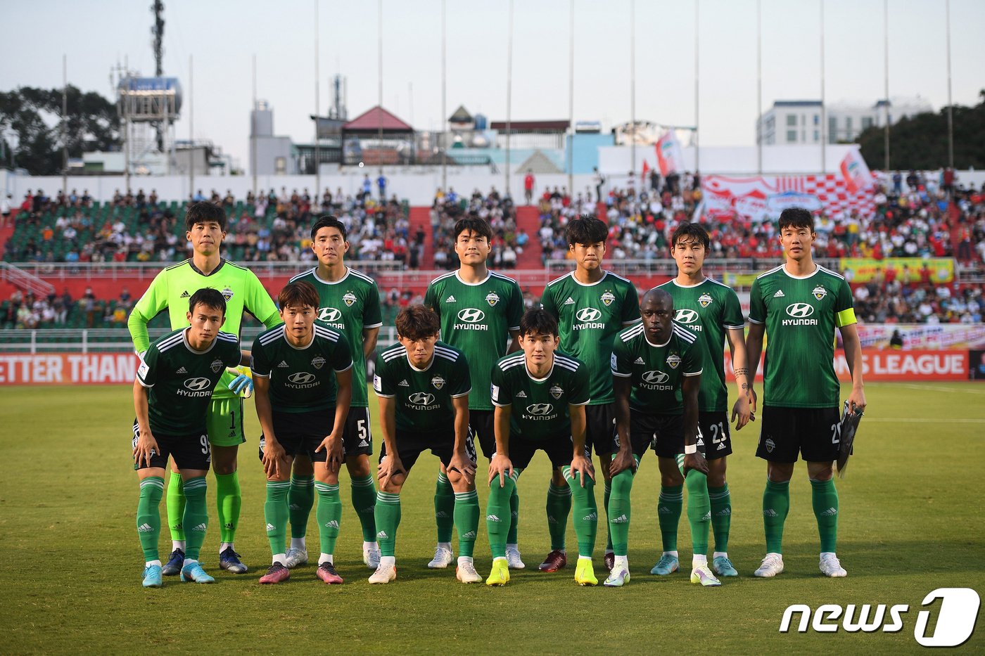 (서울=뉴스1) = 22일(현지시간) 베트남 호찌민 통낫 스타디움에서 열린 '2022 아시아축구연맹(AFC) 챔피언스리그' 조별리그 3차전 H조 전북 현대와 호앙아인 잘라이의 경기 …