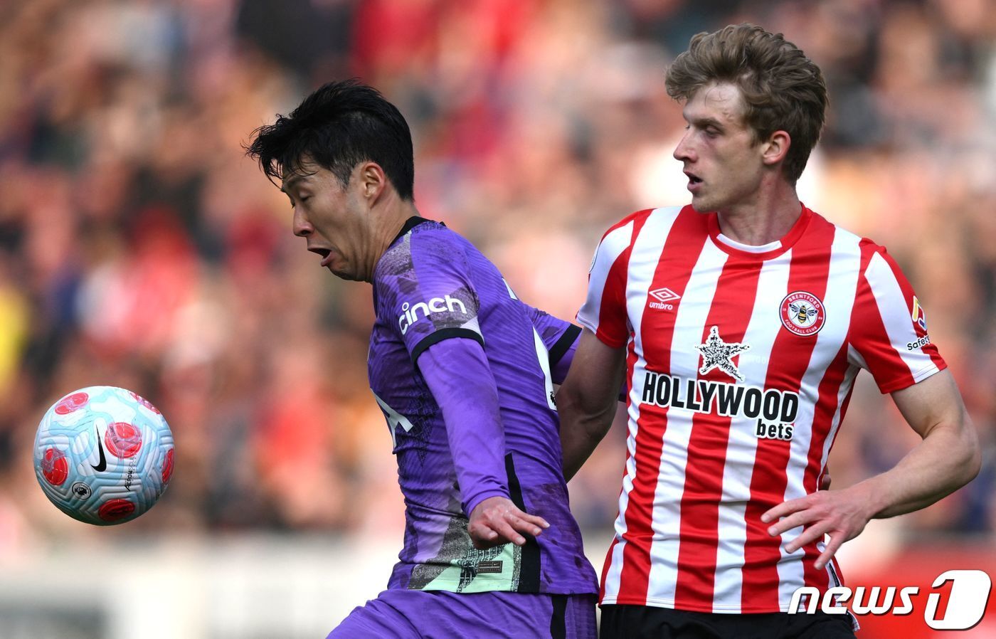 본문 이미지 - 토트넘 홋스퍼의 손흥민(왼쪽) ⓒ AFP=뉴스1