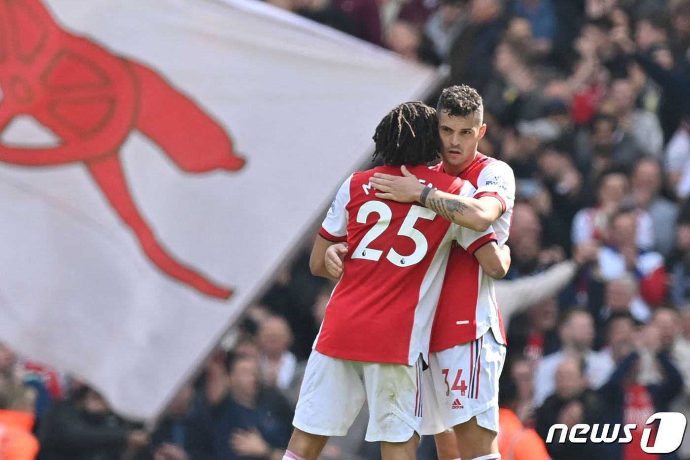 본문 이미지 - 4위에 오른 아스널. ⓒ AFP=뉴스1