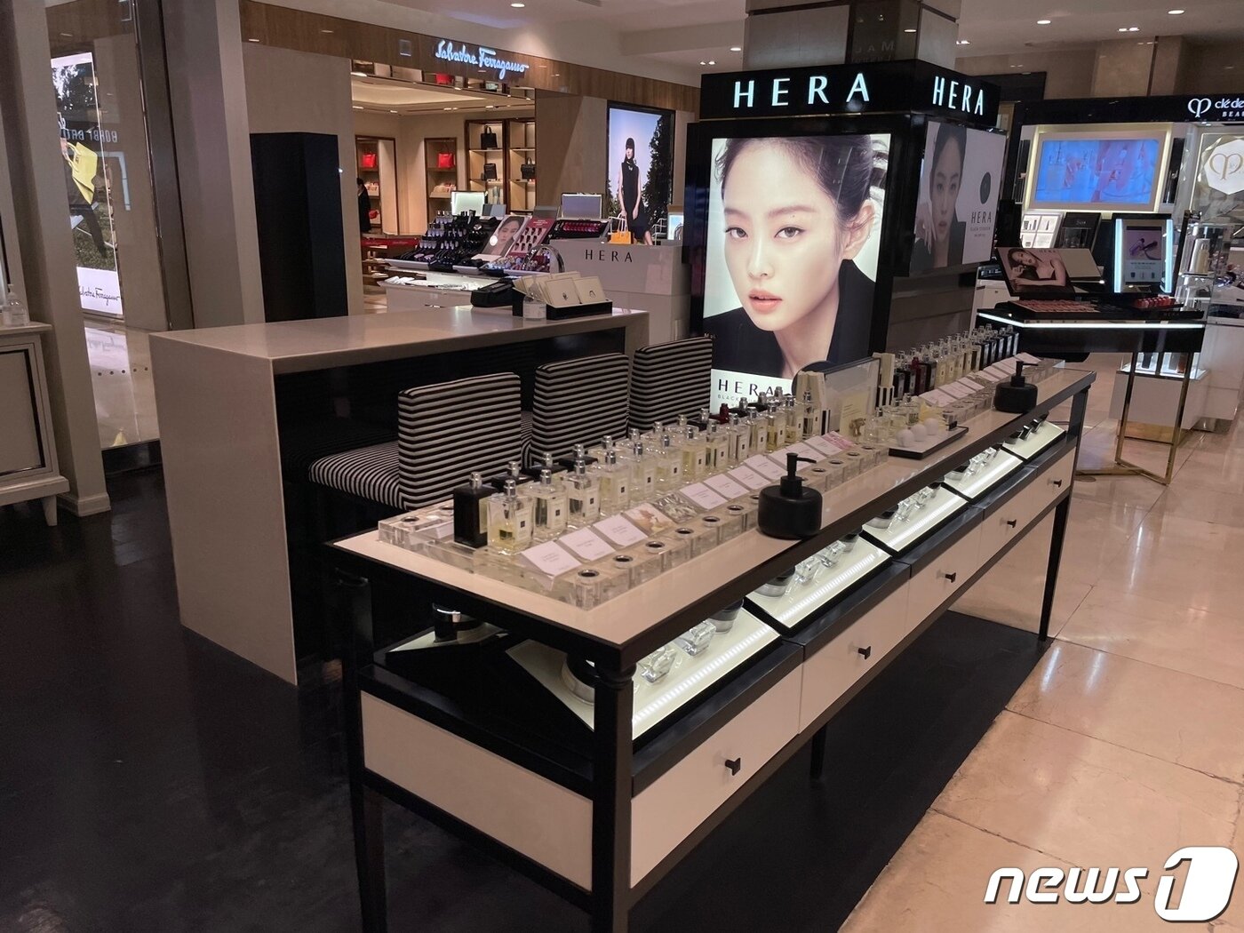 본문 이미지 - 롯데백화점 본점 내 향수 매장 전경. ⓒ 뉴스1 신민경 기자