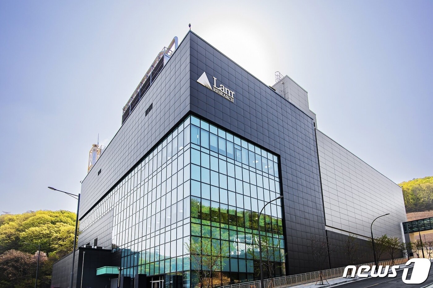 본문 이미지 - 램리서치 코리아테크놀로지센터.(용인시 제공) ⓒ News1 김평석 기자