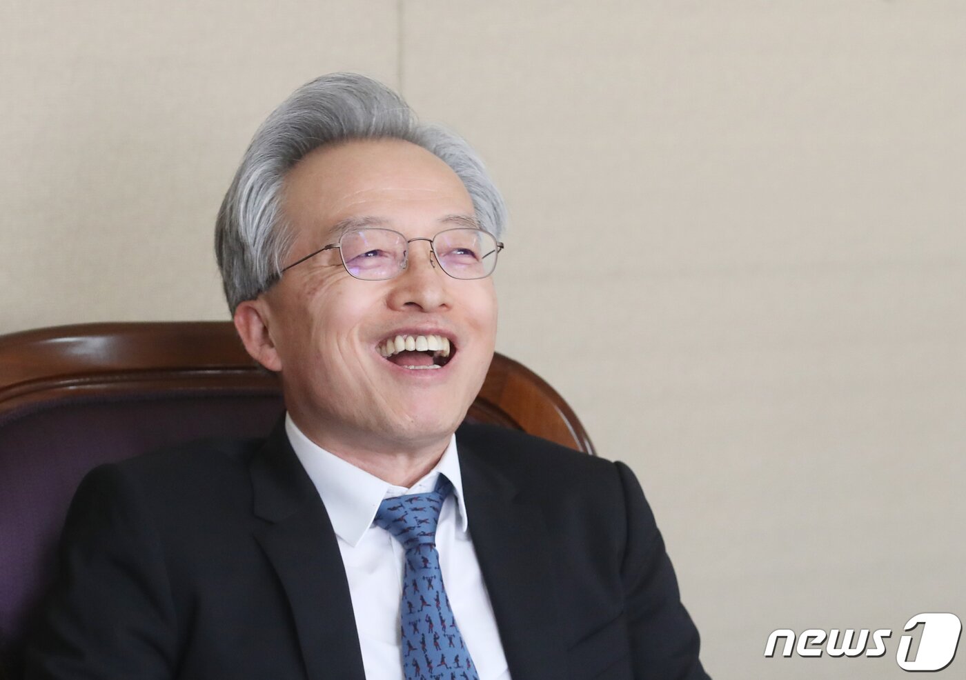 본문 이미지 - 최진식 한국중견기업연합회 회장이 26일 서울 영등포구 SIMPAC 집무실에서 뉴스1과 인터뷰를 하고 있다. 2022.4.26/뉴스1 ⓒ News1 송원영 기자