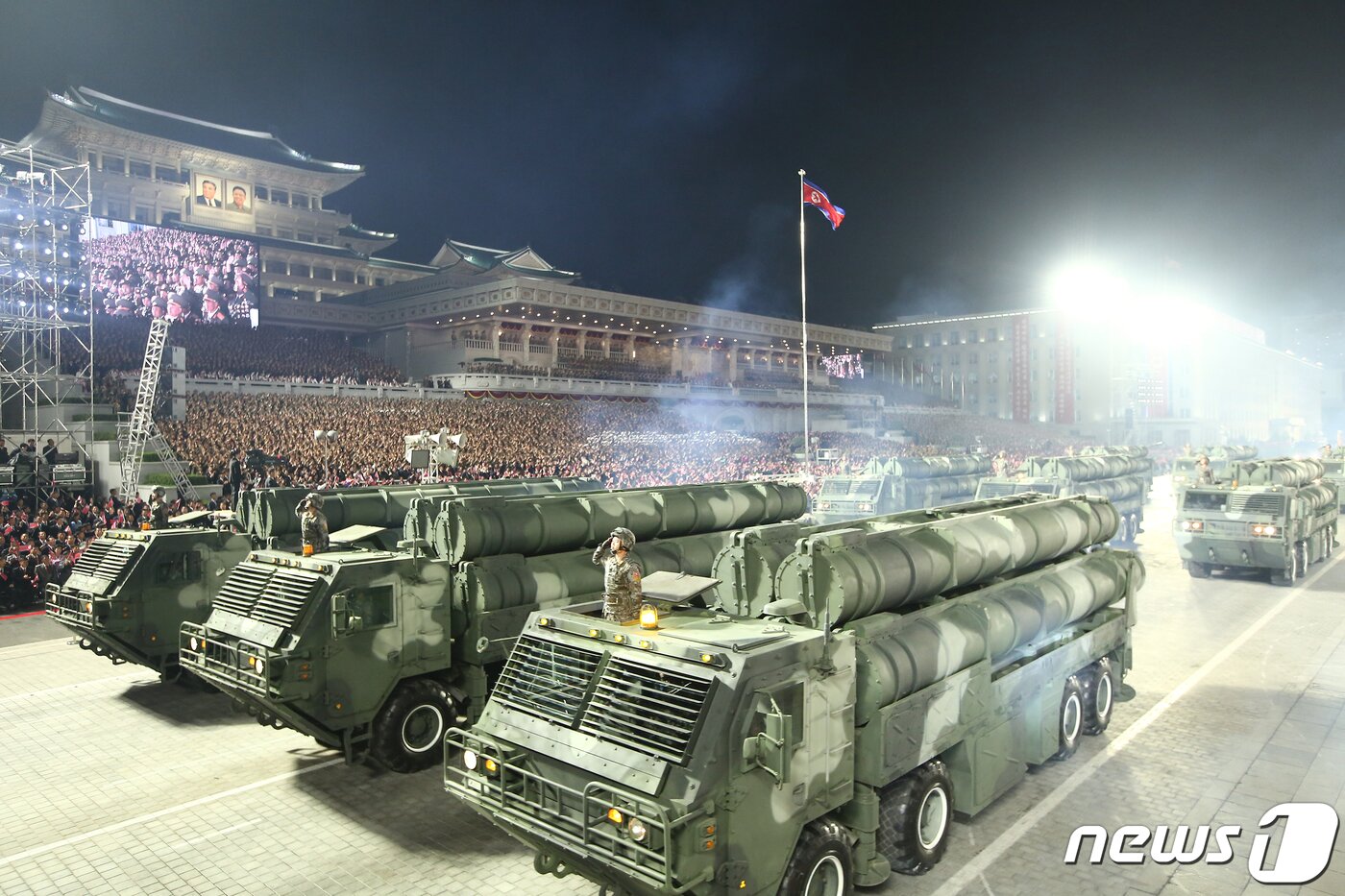 본문 이미지 - (평양 노동신문=뉴스1) = 지난 4월25일 북한 평양 김일성광장에서 조선인민혁명군 창건 90주년 열병식이 열렸다. [국내에서만 사용가능. 재배포 금지. DB 금지. For Use Only in the Republic of Korea. Redistribution Prohibited] rodongphoto@news1.kr