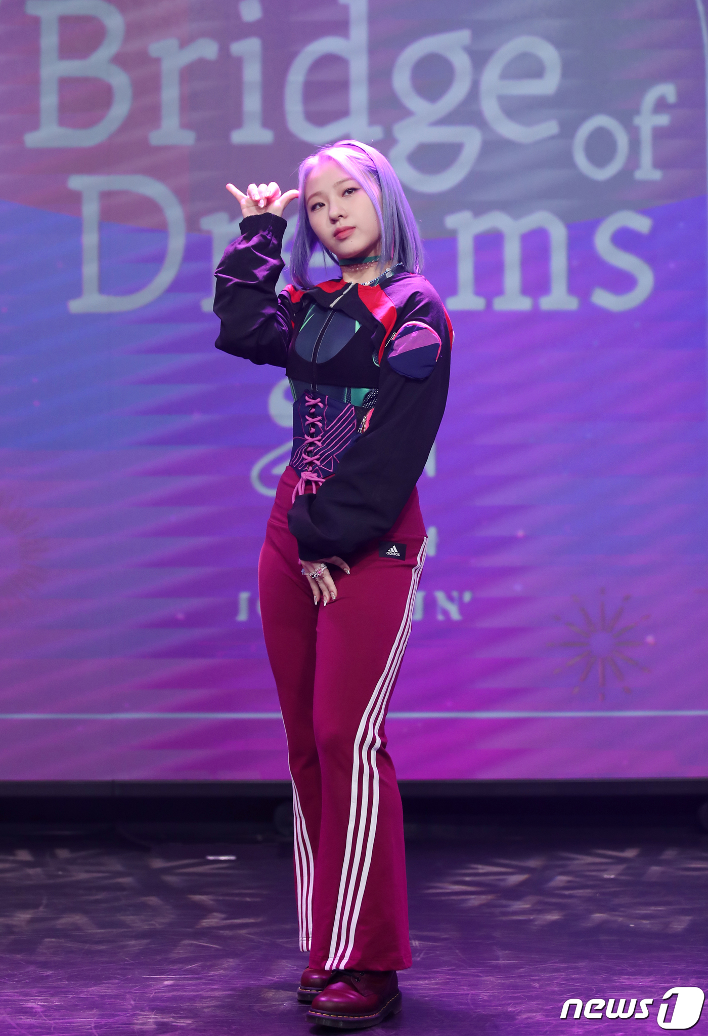 (서울=뉴스1) 김진환 기자 = 신인 걸그룹 아이칠린의 채린이 27일 서울 마포구 서교동 구름아래소극장에서 열린 첫 번째 미니 앨범 '브리지 오브 드림스(Bridge of Drea …