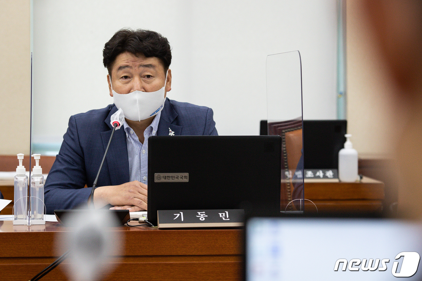 (서울=뉴스1) 유승관 기자 = 국회 국방위원회 더불어민주당 간사인 기동민 의원이 27일 서울 여의도 국회에서 이종섭 국방부 장관 후보자 인사청문회 실시계획서 채택을 위해 열린 국 …