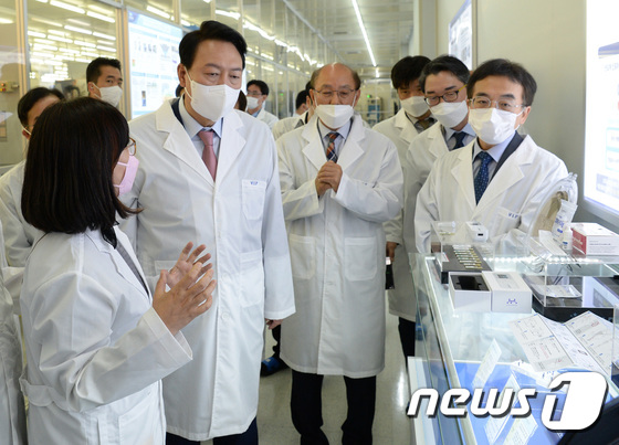 윤석열, 나노종합기술원 시찰