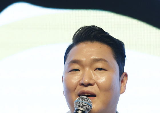 가수 싸이, 향정신성의약품 대리 처방 혐의 피고발 입건…소속사 "확인 중"
