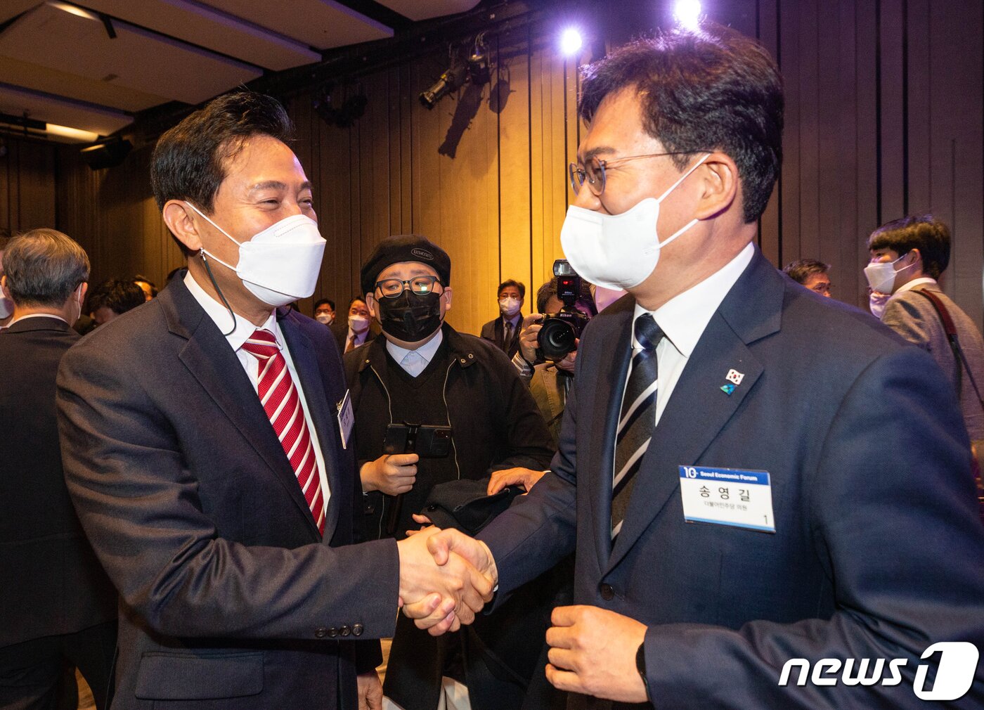 본문 이미지 - 오세훈 서울시장과 송영길 전 대표(더불어민주당 서울시장 후보)의 모습.(뉴스1 DB) 2022.4.29/뉴스1 ⓒ News1 신웅수 기자