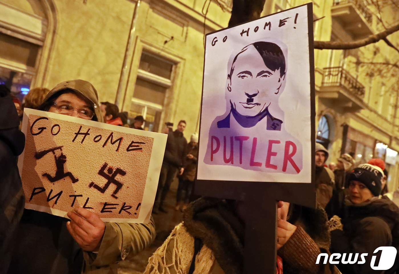 본문 이미지 - 블라디미르 푸틴 러시아 대통령을 향한 반전 시위가 열리고 있다. ⓒ AFP=뉴스1 ⓒ News1 정윤영 기자