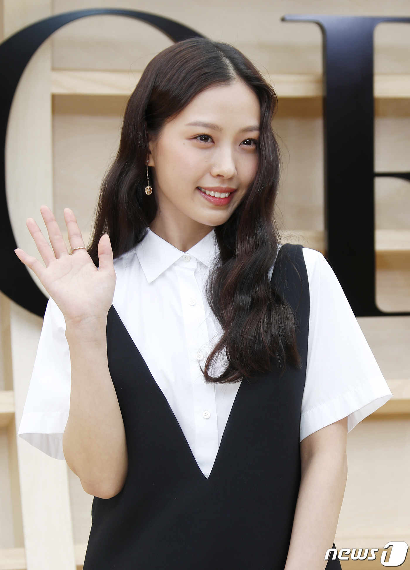 (서울=뉴스1) 권현진 기자 = 배우 고민시가 30일 오후 서울 서대문구 이화여자대학교에서 열린 ‘디올(DIOR) 한국 최초 2022 가을 여성 컬렉션’에서 포즈를 취하고 있다. …