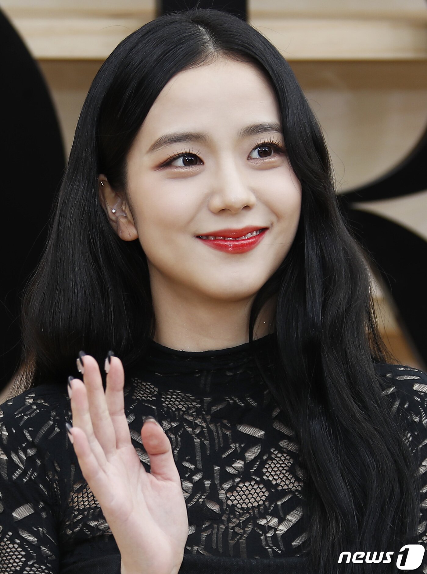 본문 이미지 - 블랙핑크 지수가 30일 오후 서울 서대문구 이화여자대학교에서 열린 ‘디올(DIOR) 한국 최초 2022 가을 여성 컬렉션’에서 아름다운 미소를 짓고 있다. ⓒ News1 권현진 기자