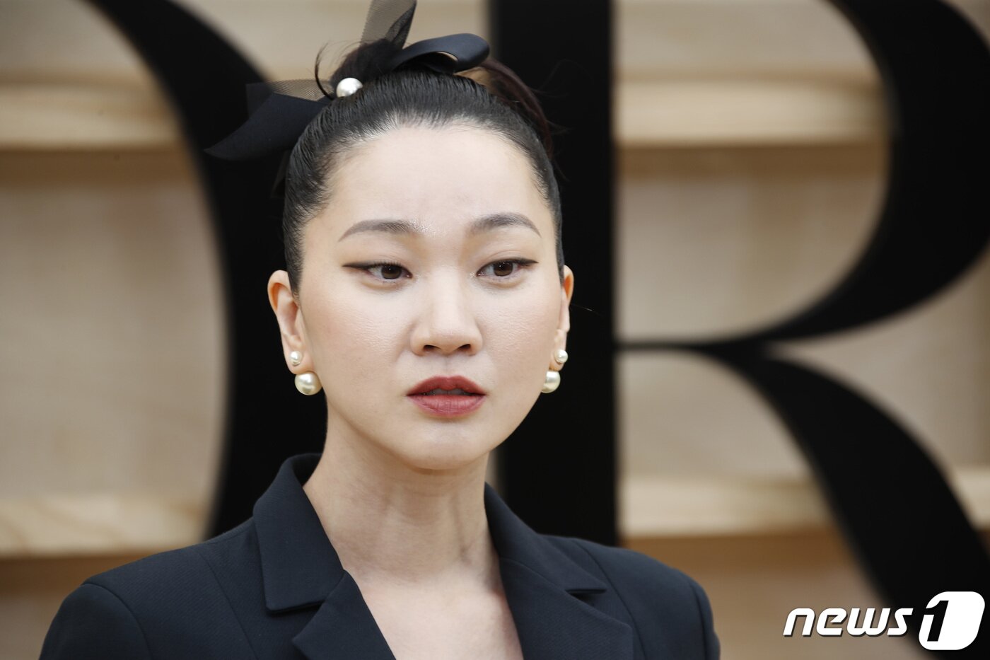 본문 이미지 - 모델 장윤주가 30일 오후 서울 서대문구 이화여자대학교에서 열린 ‘디올(DIOR) 한국 최초 2022 가을 여성 컬렉션’에 참석해 카리스마를 뽐내고 있다. ⓒ News1 권현진 기자