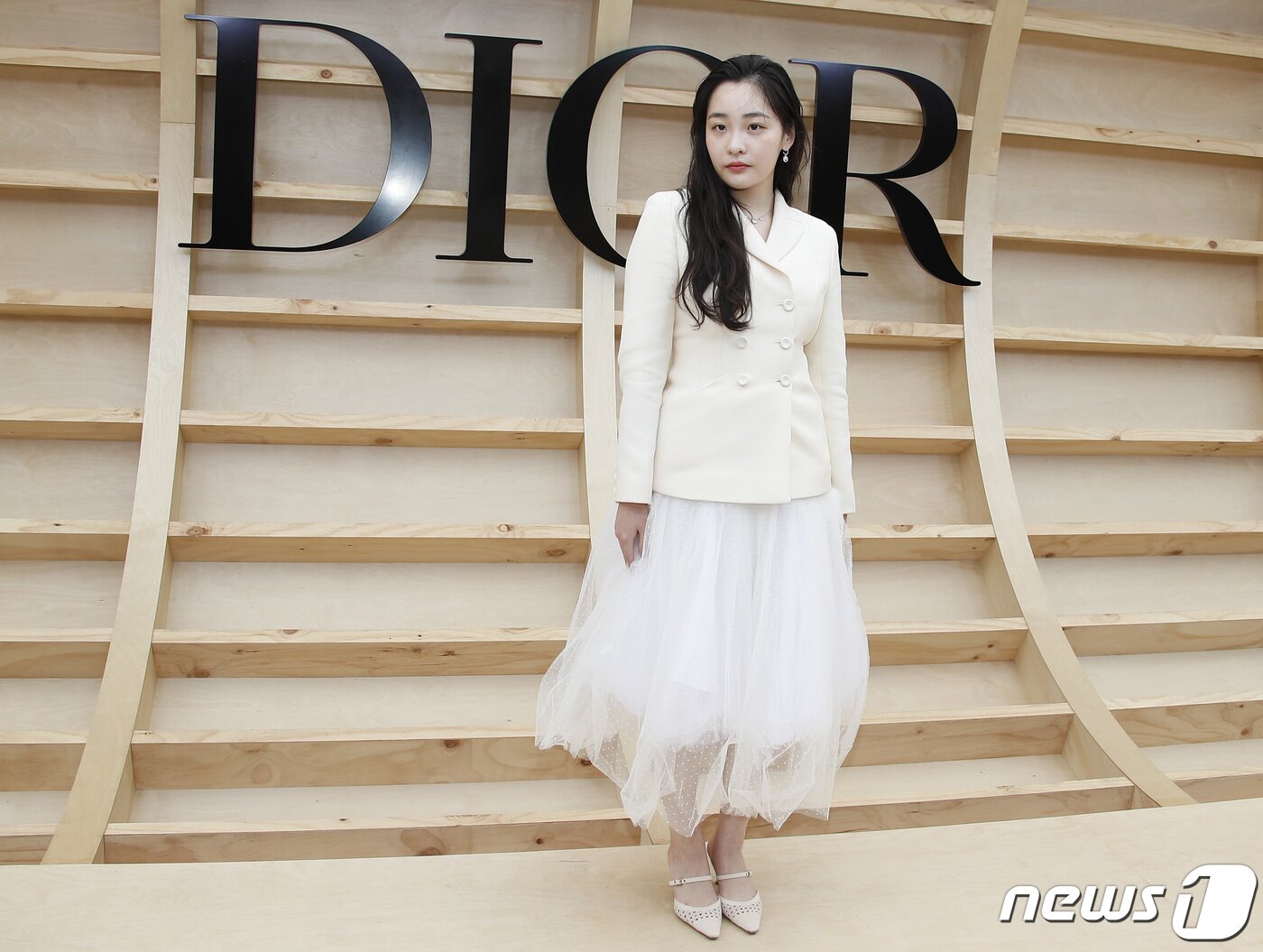 본문 이미지 - 배우 김민하가 30일 오후 서울 서대문구 이화여자대학교에서 열린 ‘디올(DIOR) 한국 최초 2022 가을 여성 컬렉션’에서 포즈를 취하고 있다. ⓒ News1 권현진 기자