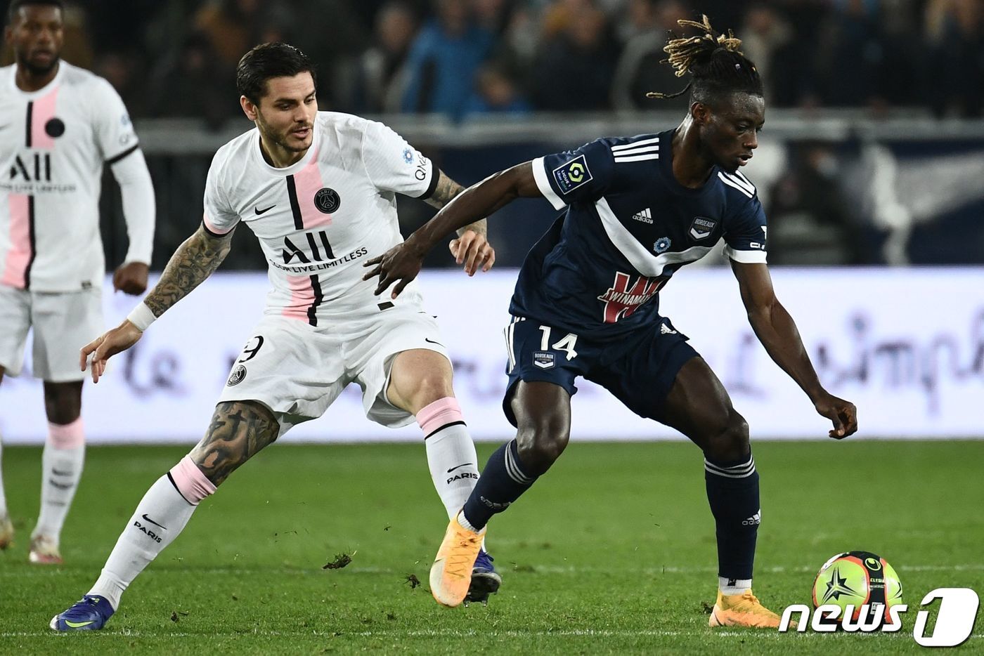 본문 이미지 - 황의조의 동료 멘사 ⓒ AFP=뉴스1