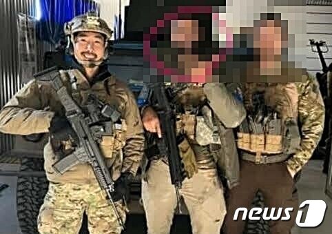 본문 이미지 - 지난 4일 온라인 커뮤니티에 올라온 이근씨의 모습. ⓒ 뉴스1ⓒ 뉴스1