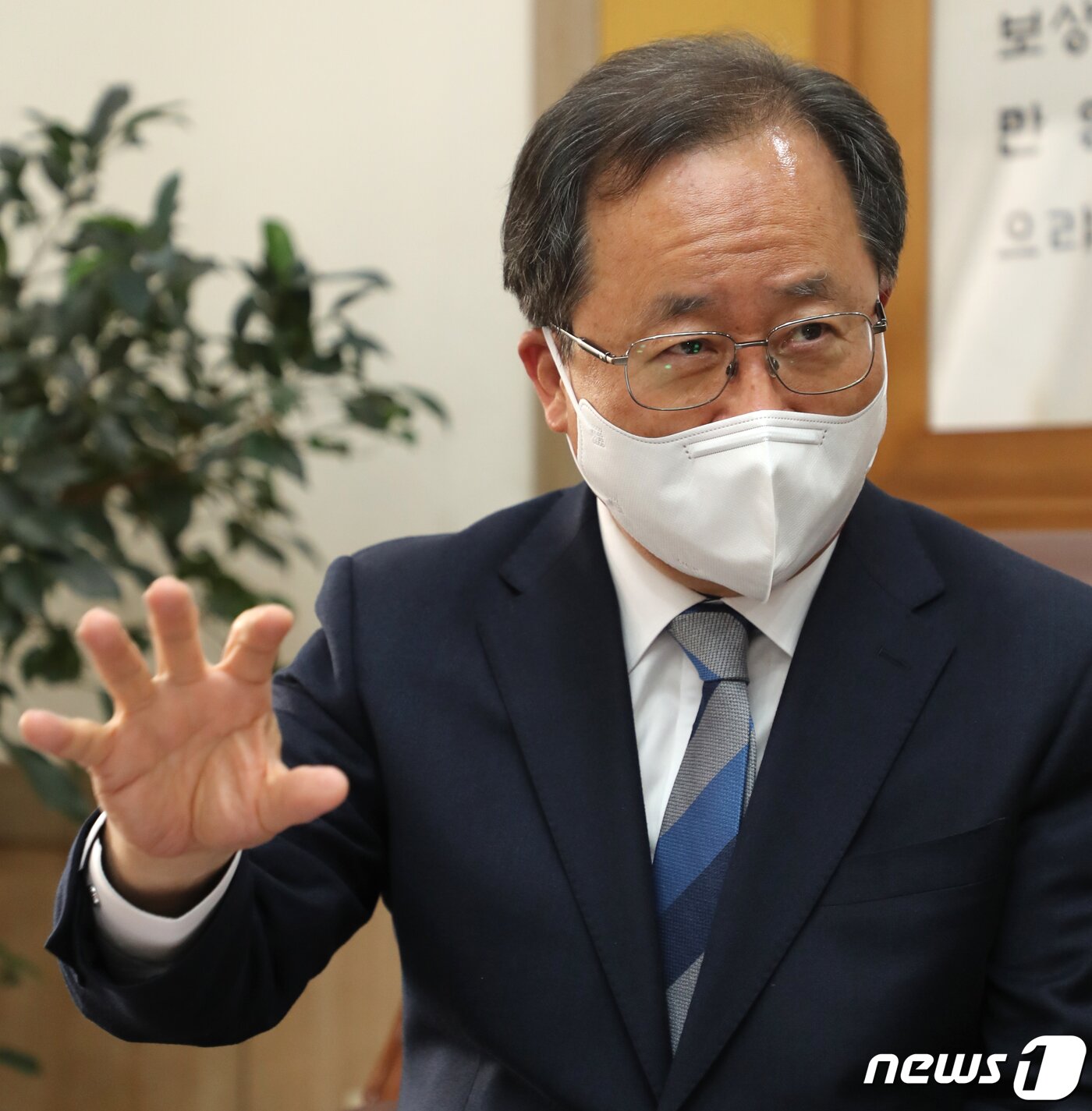 본문 이미지 - 김석준 부산시 교육감이 5일 오후 부산 부산진구 부산광역시교육청에서 뉴스1과 인터뷰를 하고 있다. 2022.4.5/뉴스1 ⓒ News1 김영훈 기자