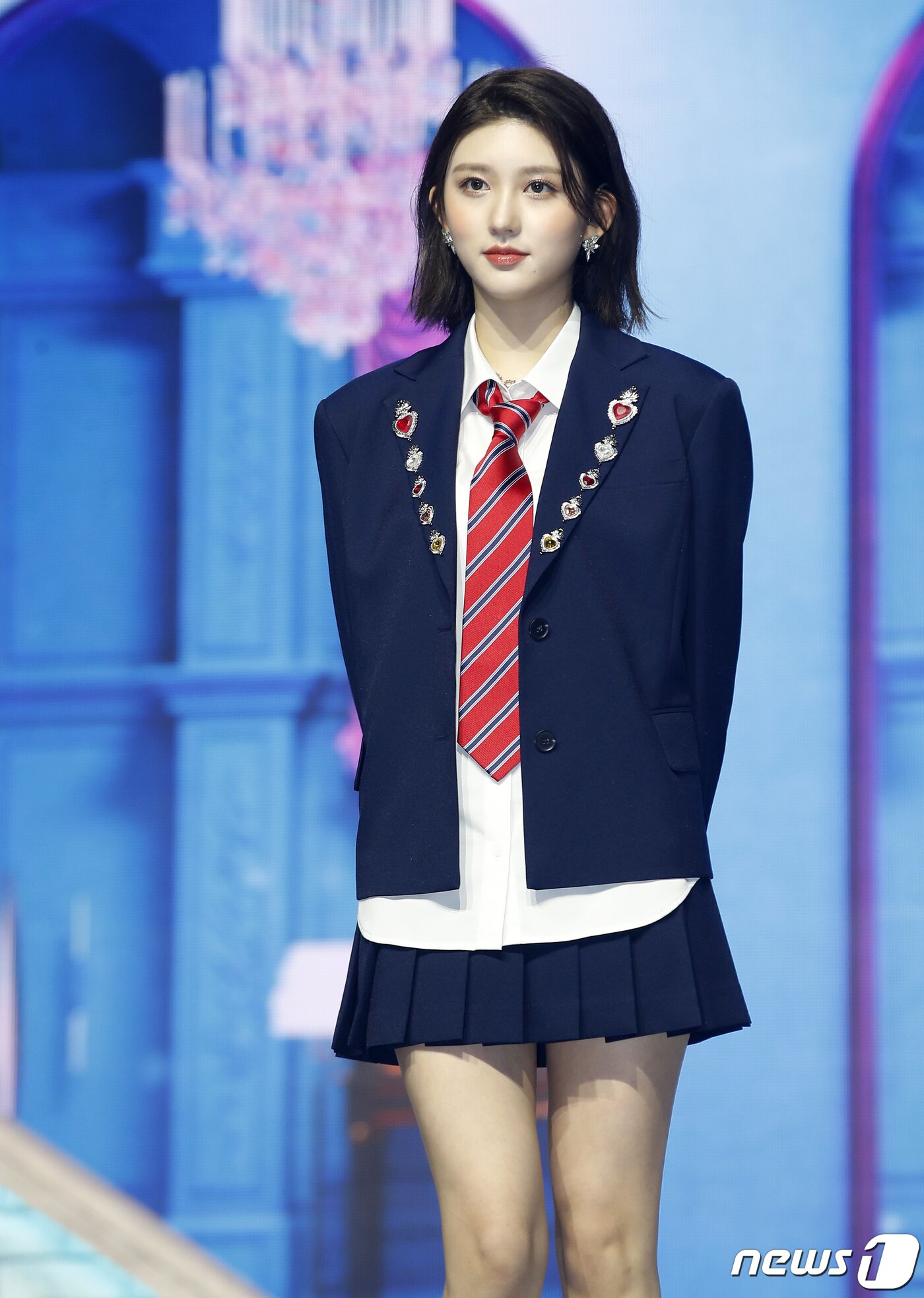 본문 이미지 - 그룹 아이브(IVE) 가을이 5일 오후 서울 용산구 한남동 블루스퀘어에서 가진 두 번째 싱글 앨범 'LOVE DIVE(러브 다이브)' 발매 기념 미디어 쇼케이스에서 포즈를 취하고 있다. 2022.4.5/뉴스1 ⓒ News1 권현진 기자