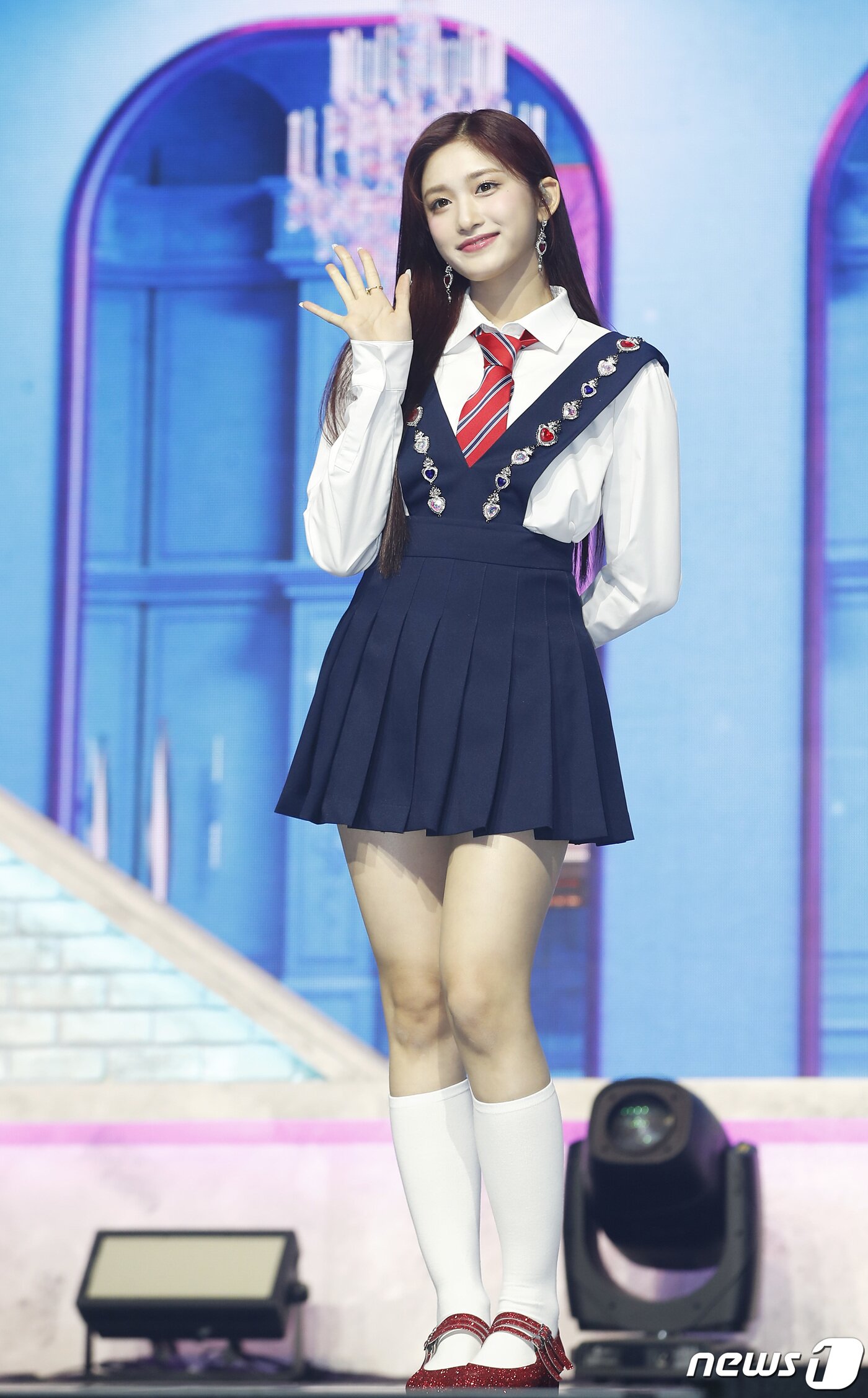 본문 이미지 - 그룹 아이브(IVE) 이서가 5일 오후 서울 용산구 한남동 블루스퀘어에서 가진 두 번째 싱글 앨범 'LOVE DIVE(러브 다이브)' 발매 기념 미디어 쇼케이스에서 포즈를 취하고 있다. 2022.4.5/뉴스1 ⓒ News1 권현진 기자