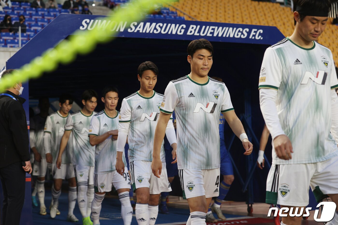 본문 이미지 - 백승호(오른쪽에서 3번째)와 김문환(오른쪽에서 4번째)ⓒ News1 DB