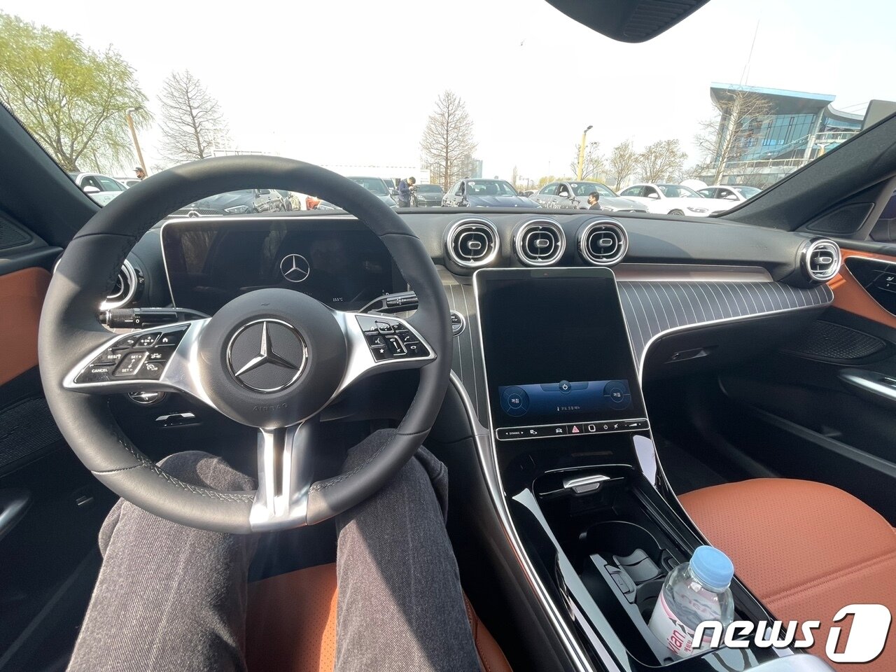 본문 이미지 - 메르세데스-벤츠의 '더 뉴 C200 4MATIC 아방가르드'.  ⓒ 뉴스1