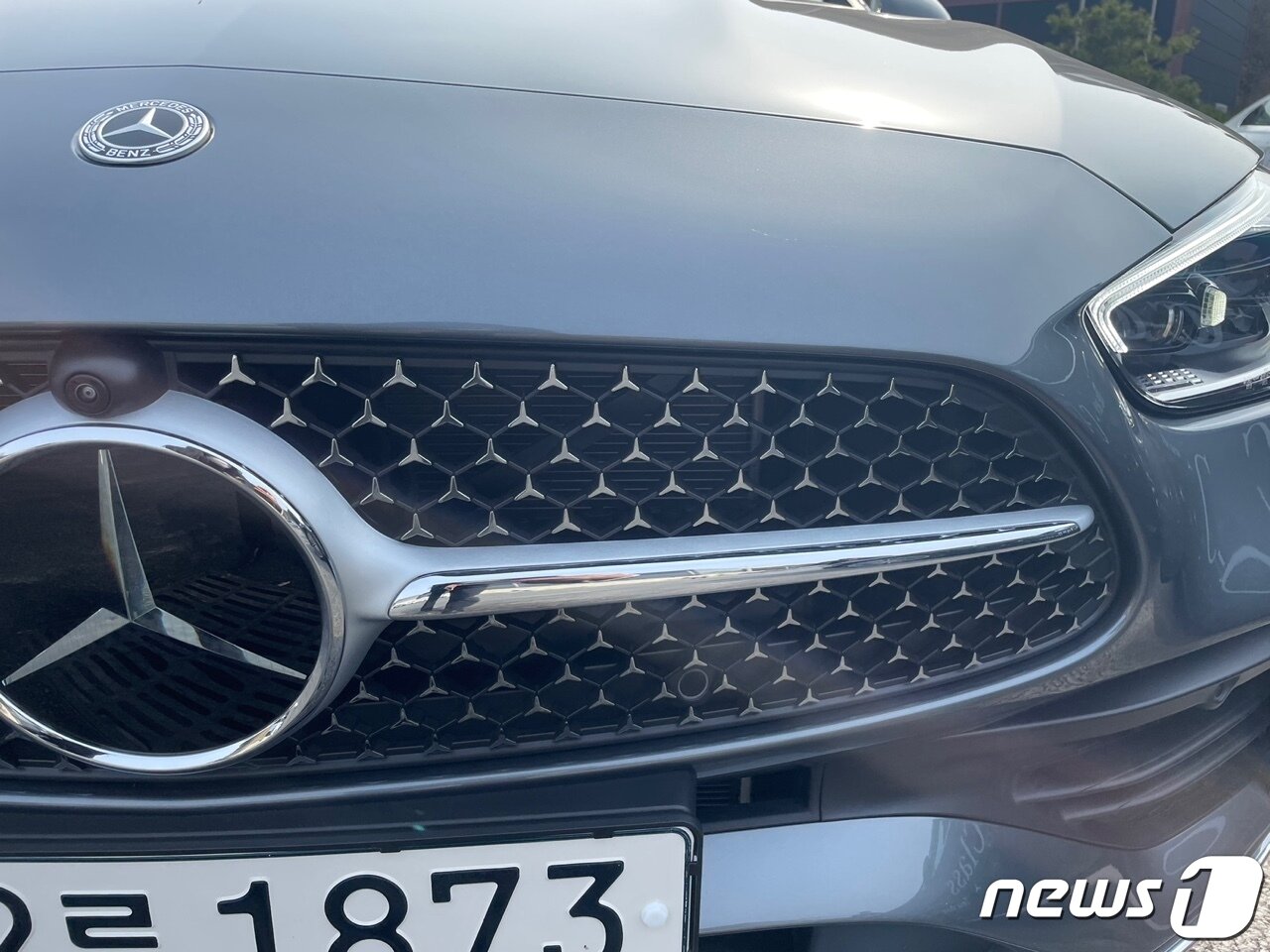 본문 이미지 - 메르세데스-벤츠의 '더 뉴 300 AMG'. ⓒ 뉴스1