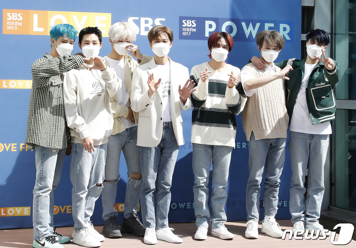 (서울=뉴스1) 권현진 기자 = 그룹 엔시티 드림(NCT DREAM) 마크(왼쪽부터), 런쥔, 지성, 재민, 해찬, 천러, 제노가 7일 오후 서울 양천구 SBS목동에서 진행되는 라 …