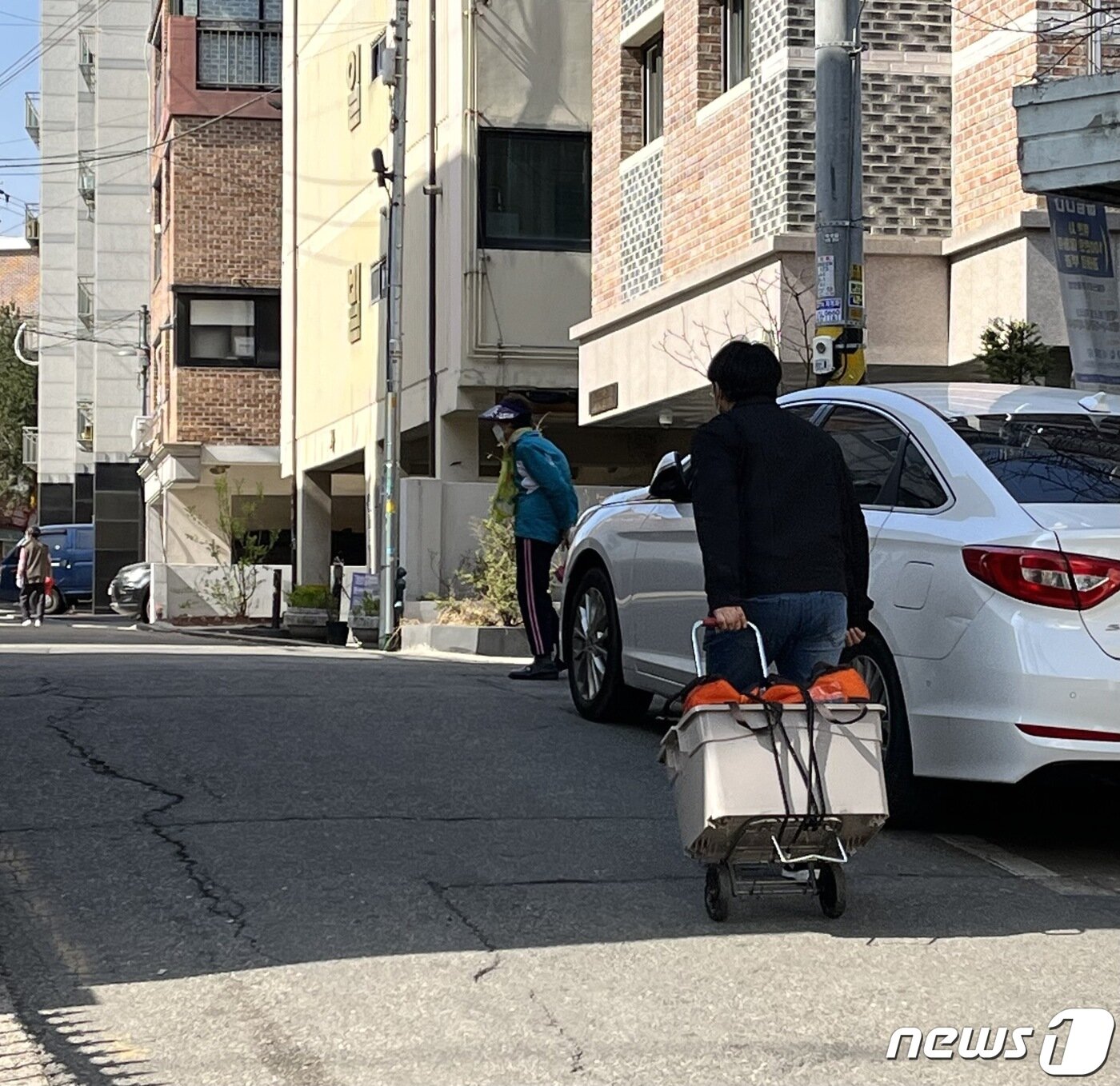 본문 이미지 - 익명을 요구한 센터 설립자 A씨는 "매주 목·금·토 오후 12시에 하루 100분을 대상으로 무료 도시락 급식을 제공하고, 40분은 도시락을 점심 전에 배달해드린다"고 밝혔다. 2022.04.07./뉴스1 ⓒ News1 노선웅 기자
