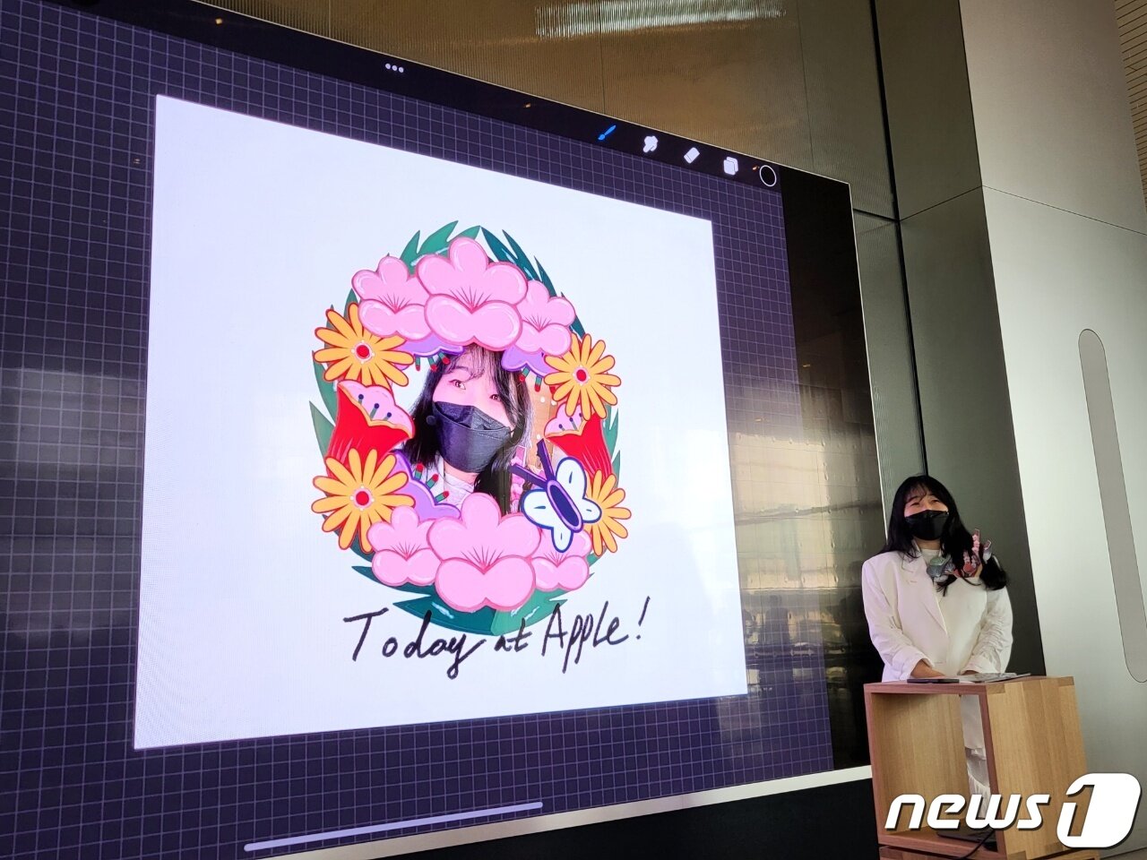 본문 이미지 - 유명 일러스트 작가 '나난'이 애플스토어 명동점에서 진행한 세션 포럼. 2022.4.7/뉴스1 ⓒ News1 오현주 기자