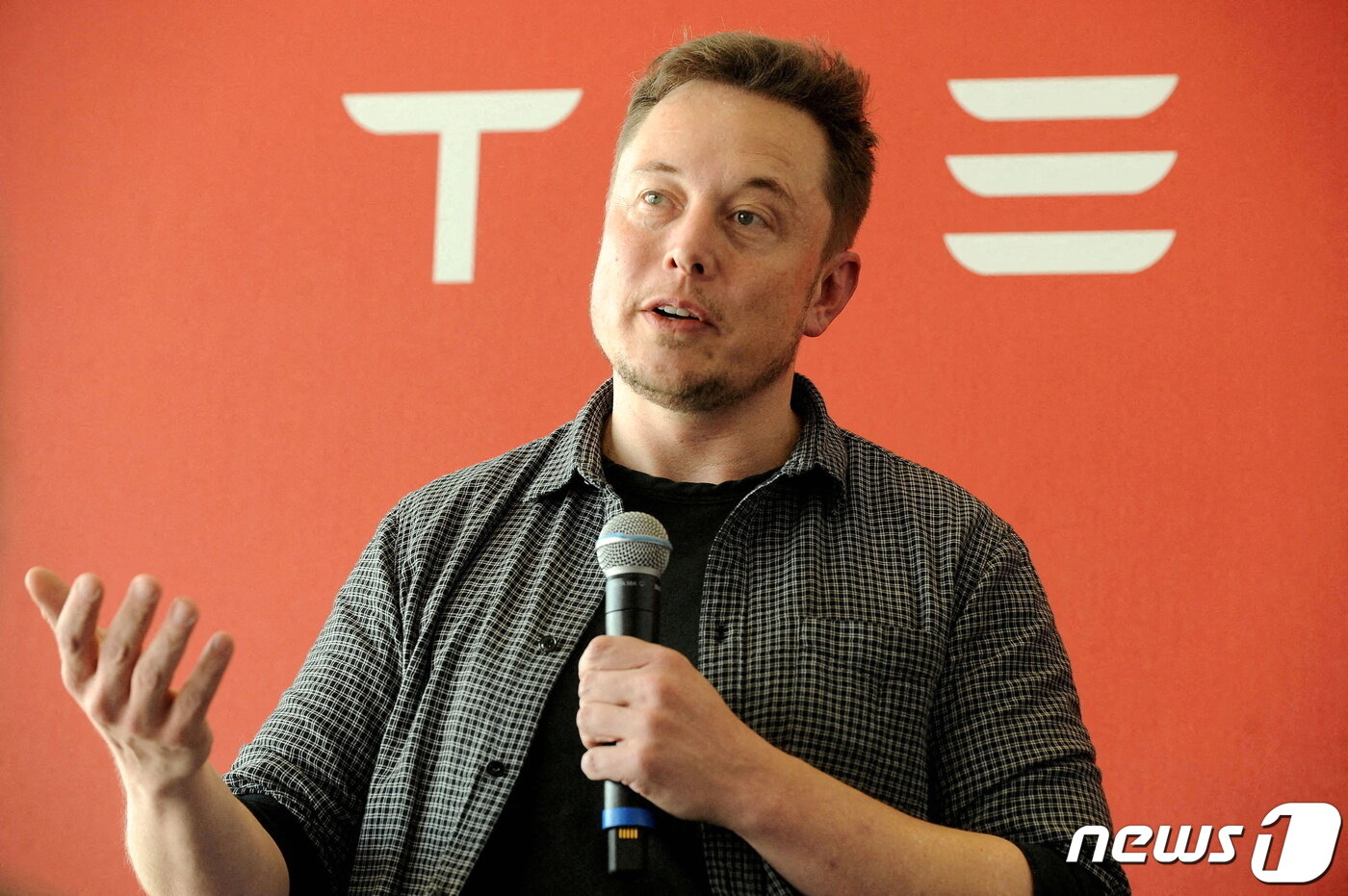 본문 이미지 - 일론 머스크 테슬라 CEO가 기자회견을 하고 있는 모습. ⓒ 로이터=뉴스1 ⓒ News1 박형기 기자