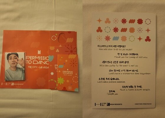 본문 이미지 - 미국 라스베이거스에서 진행되는 'BTS 퍼미션 투 댄스 인 더 시티-라스베이거스'(BTS PERMISSION TO DANCE IN THE CITY-LAS VEGAS) 속 테마 객실에 비치된 방탄소년단 굿즈 ⓒ 뉴스1 안태현 기자