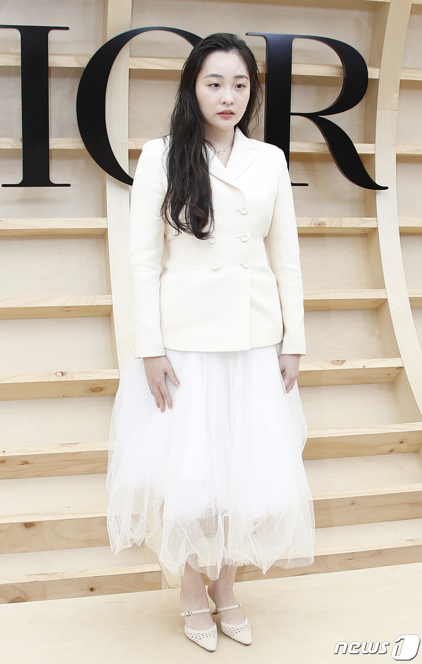 본문 이미지 - 배우 김민하가 30일 오후 서울 서대문구 이화여자대학교에서 열린 ‘디올(DIOR) 한국 최초 2022 가을 여성 컬렉션’에 참석해 포즈를 취하고 있다. ⓒ News1 권현진 기자