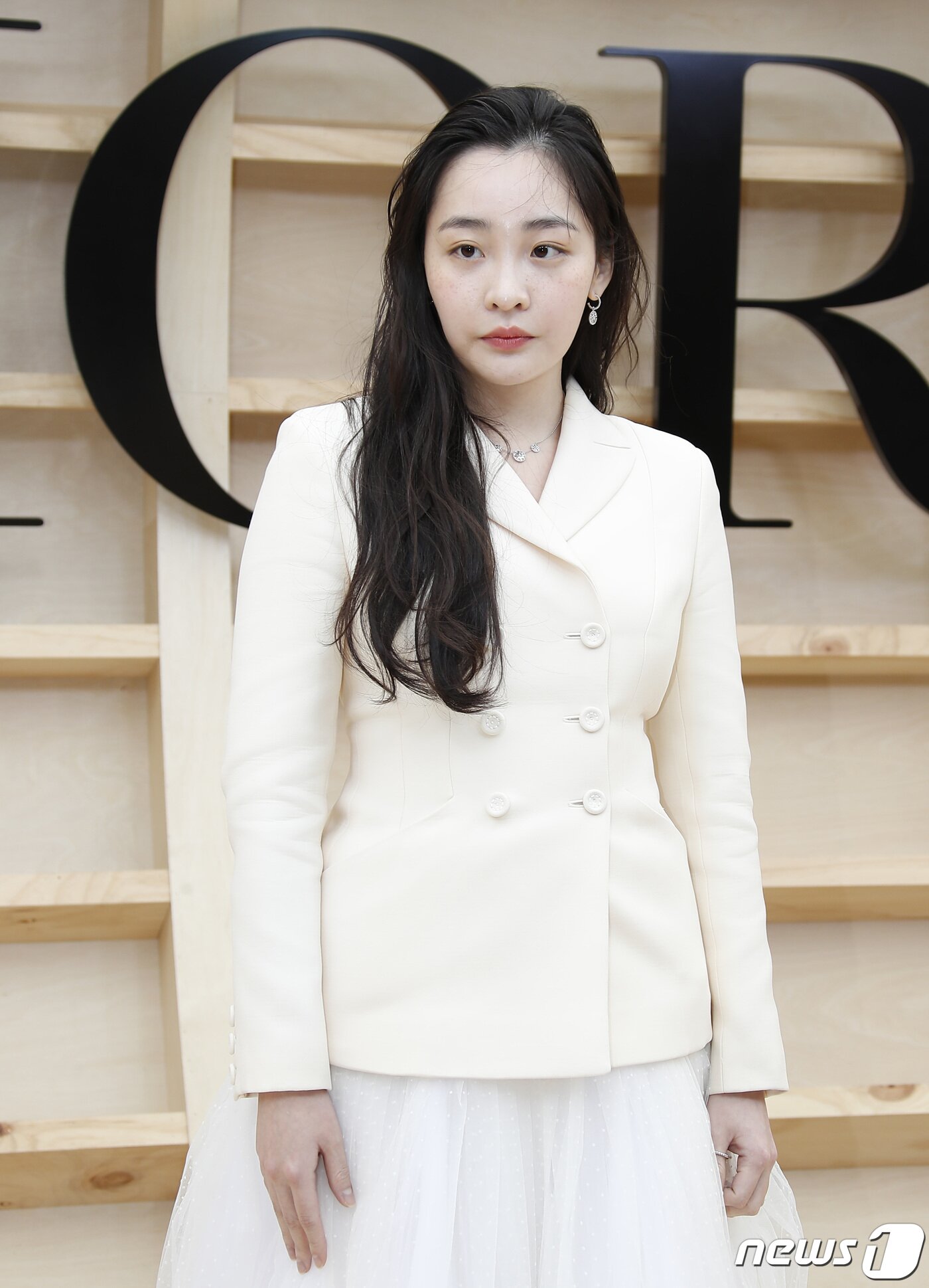 본문 이미지 - 배우 김민하가 30일 오후 서울 서대문구 이화여자대학교에서 열린 ‘디올(DIOR) 한국 최초 2022 가을 여성 컬렉션’에 참석해 매력을 발산하고 있다. ⓒ News1 권현진 기자