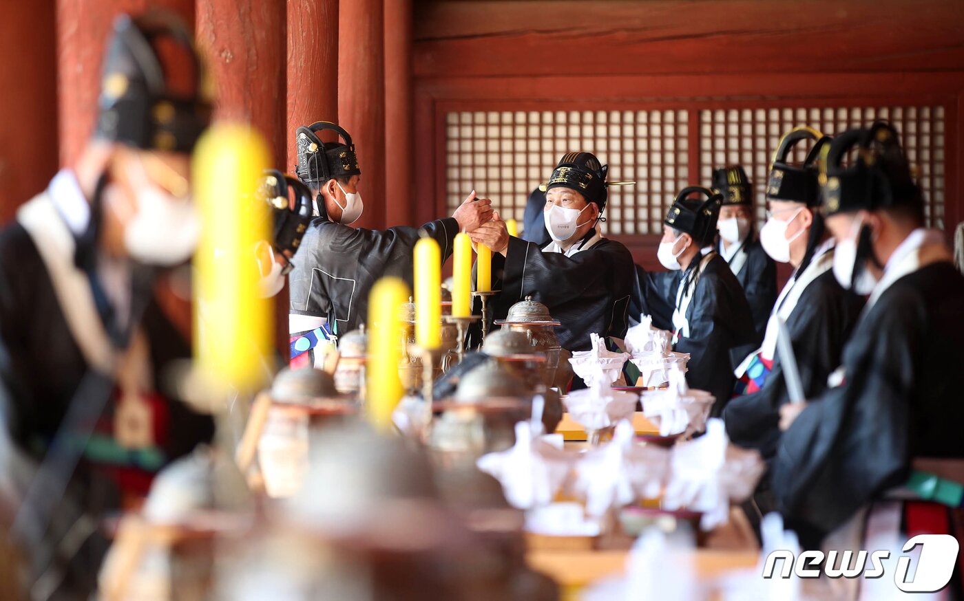 본문 이미지 - 1일 오후 서울 종로구 종묘 영녕전에서 종묘대제(宗廟大祭)가 열리고 있다. 2022.5.1/뉴스1 ⓒ News1 민경석 기자