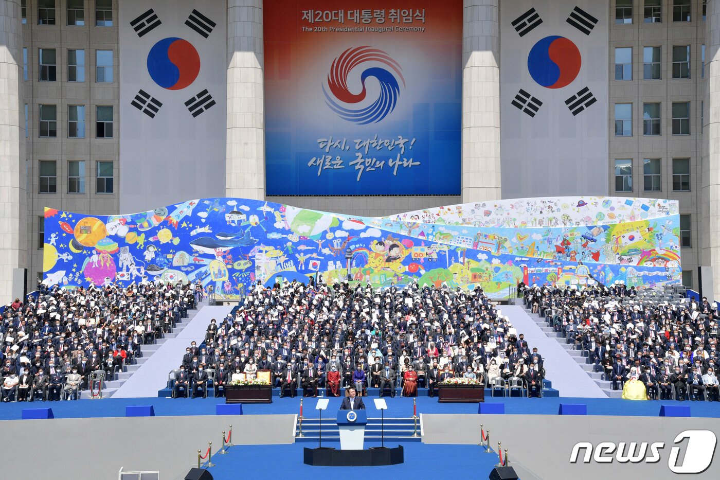 본문 이미지 - 윤석열 대통령이 10일 오전 서울 여의도 국회에서 열린 윤석열 제20대 대통령 취임식에서 취임사를 하고 있다. 2022.5.10/뉴스1 ⓒ News1 국회사진취재단